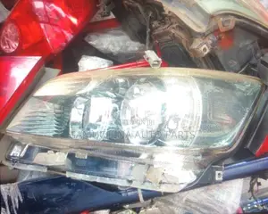 Headlight Toyota Rumion {Xenon}
