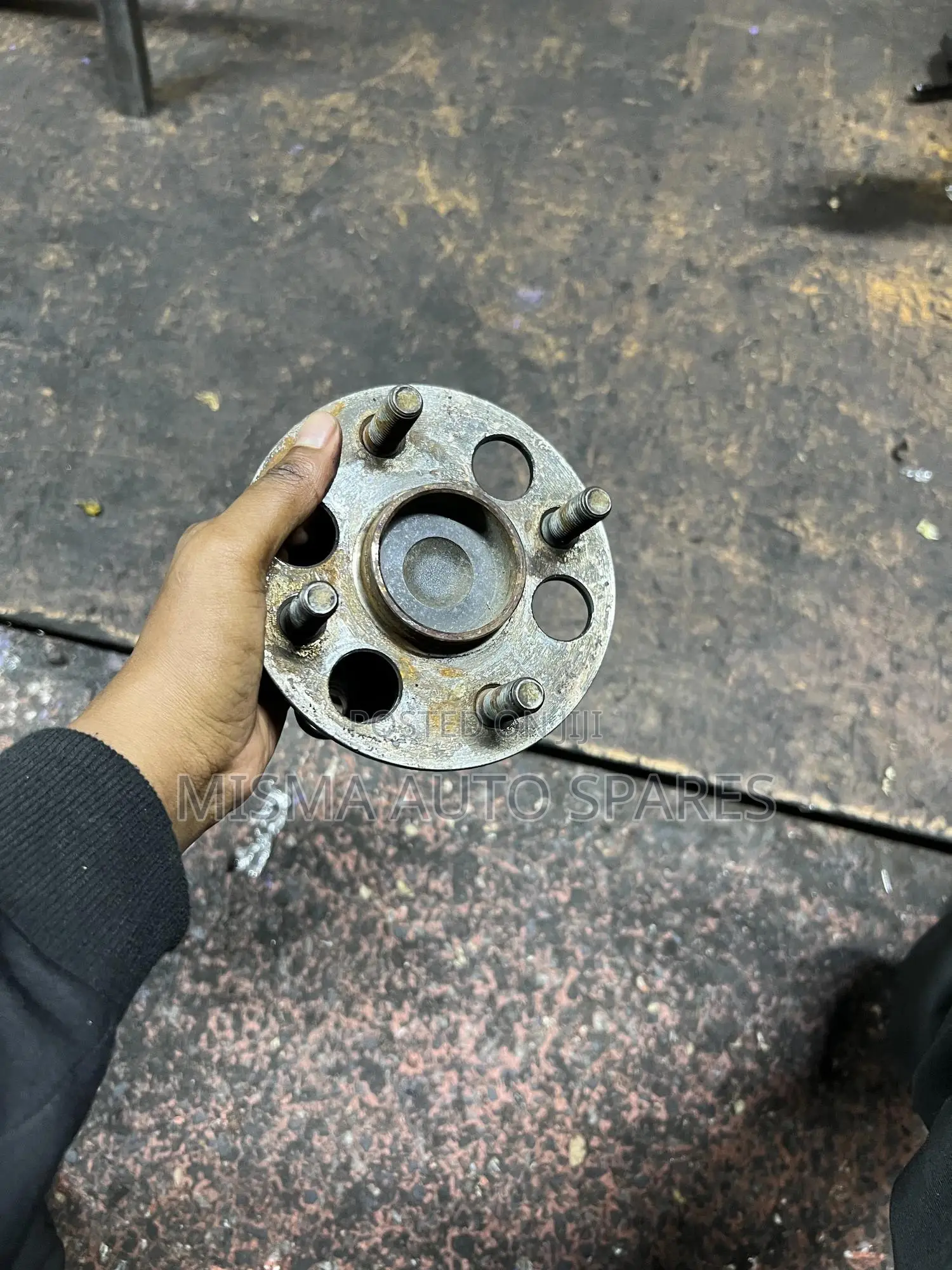 Rear Hub Vitz New Model