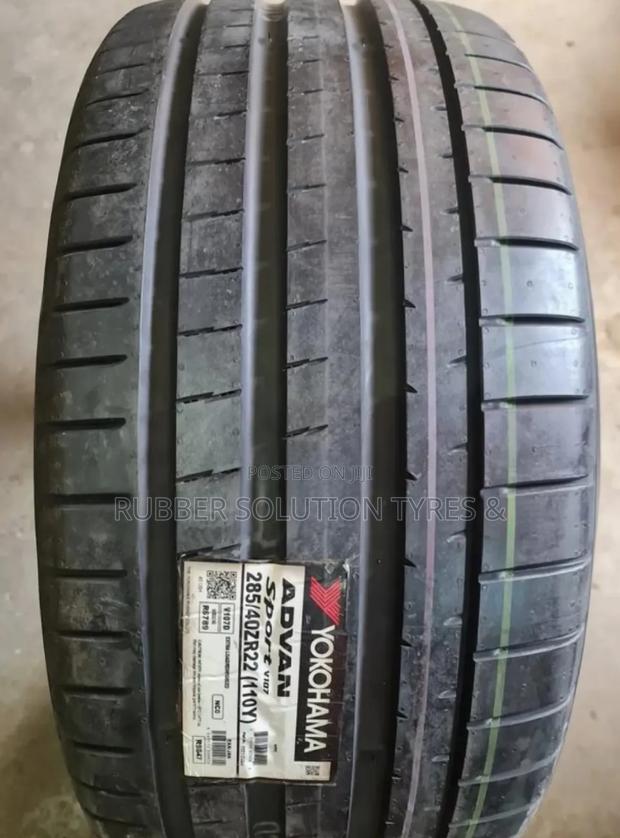 285 /40 R22 Yokohama Tyres 110y Advan Sport