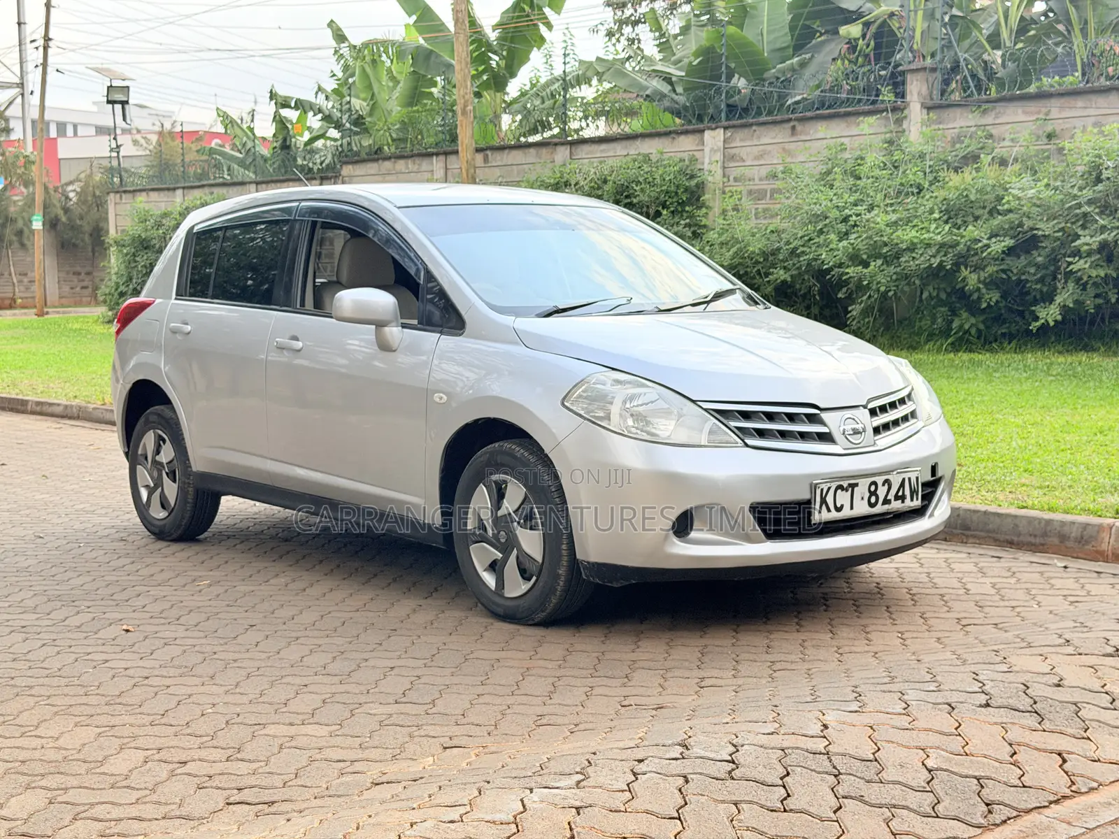 Nissan Tiida 2012 Silver