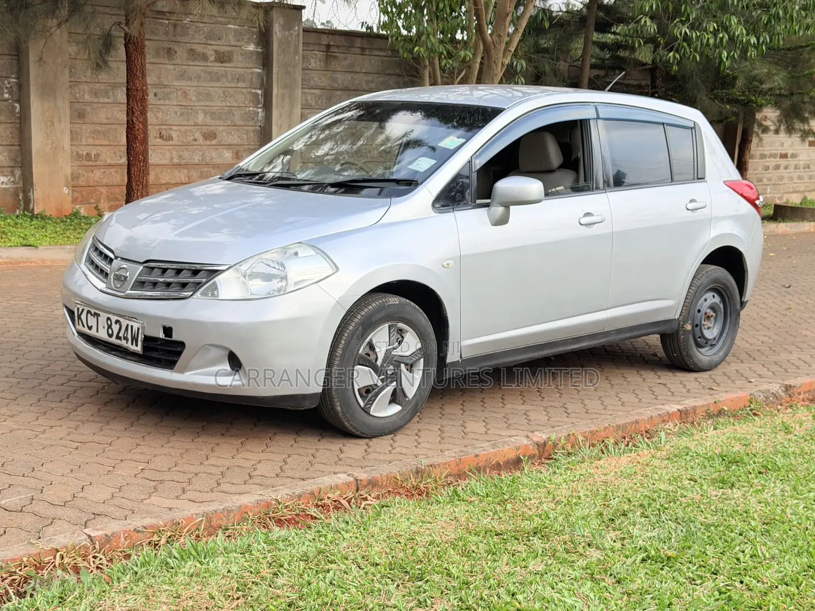 Nissan Tiida 2012 Silver