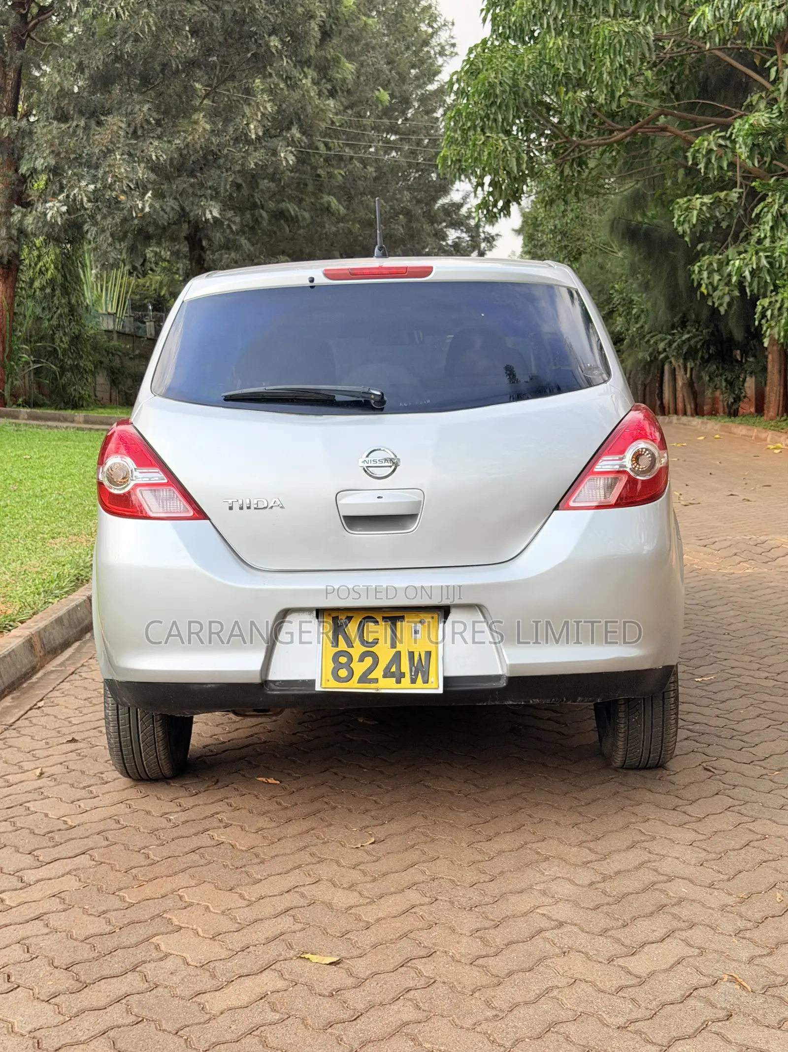 Nissan Tiida 2012 Silver