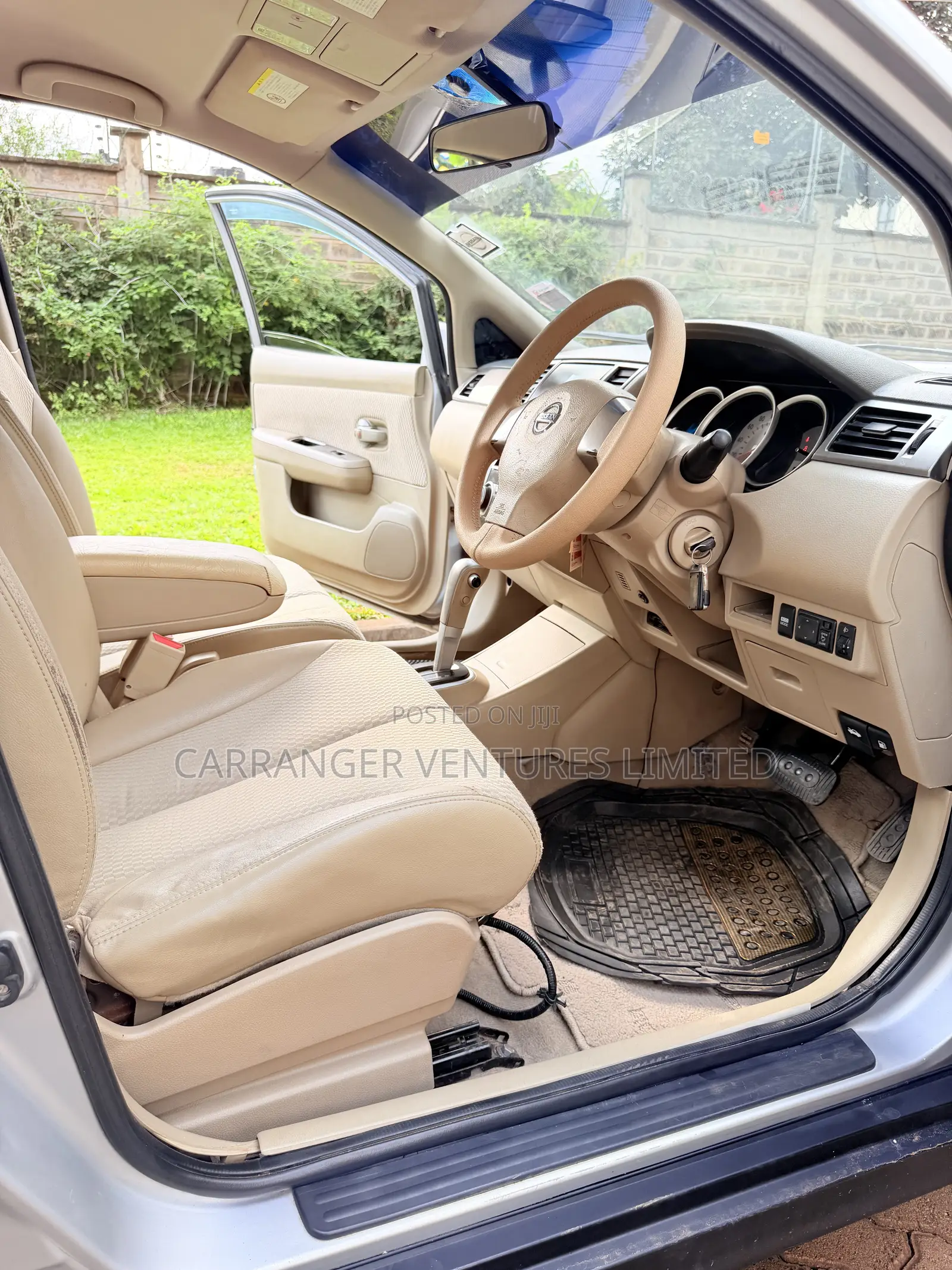 Nissan Tiida 2012 Silver