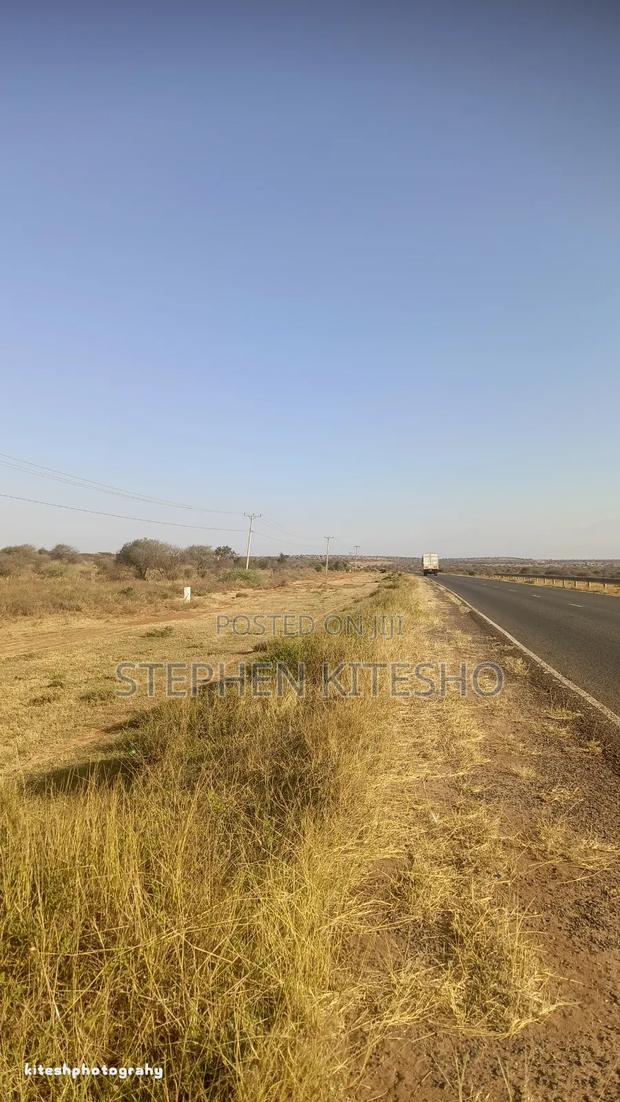 10acres Located at Simba Cement Tarmac Road Loitoktok