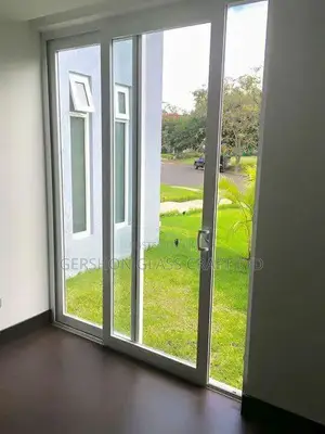Aluminium Sliding Door With Good Finishing