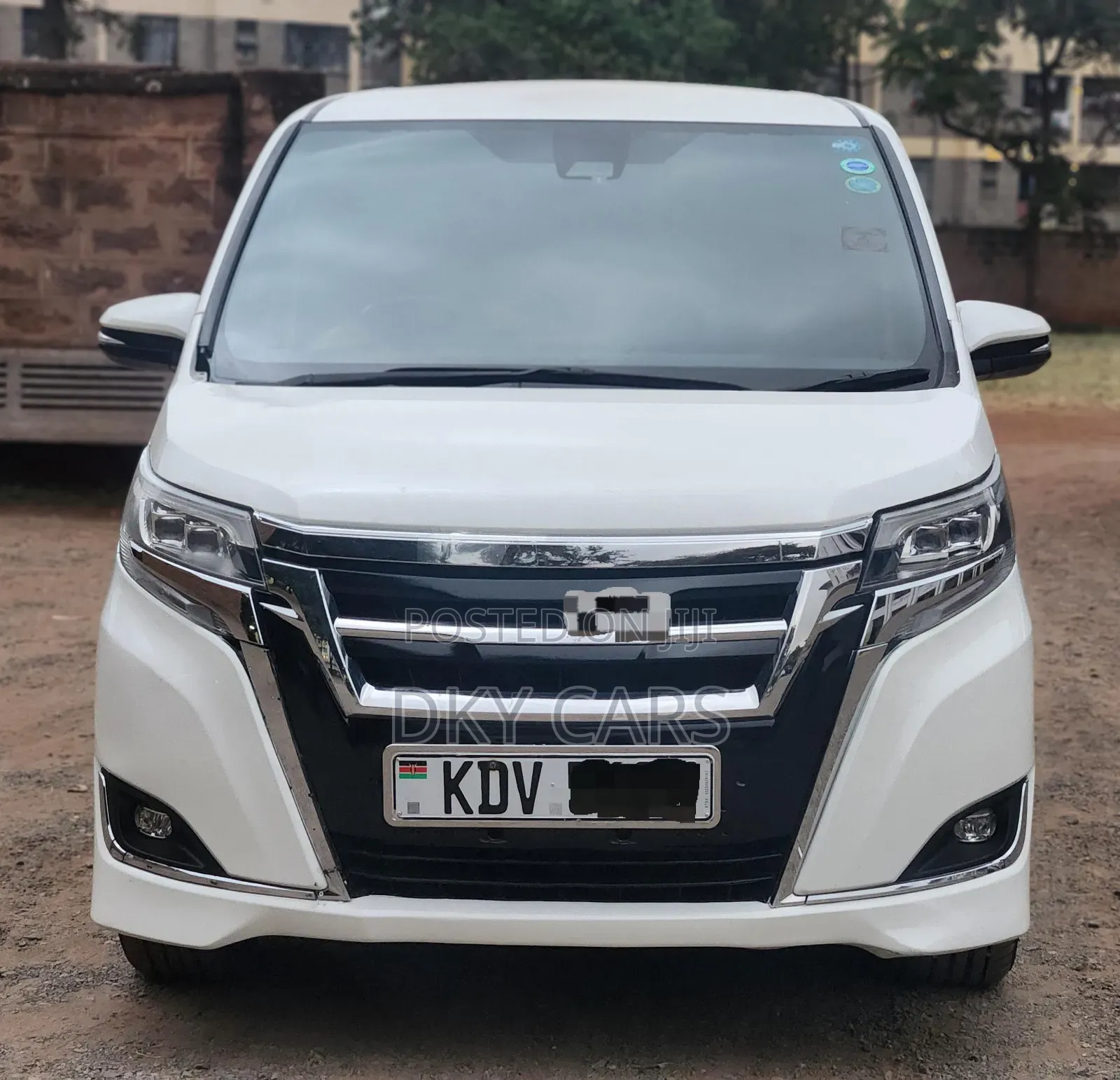 Toyota Esquire 2018 White