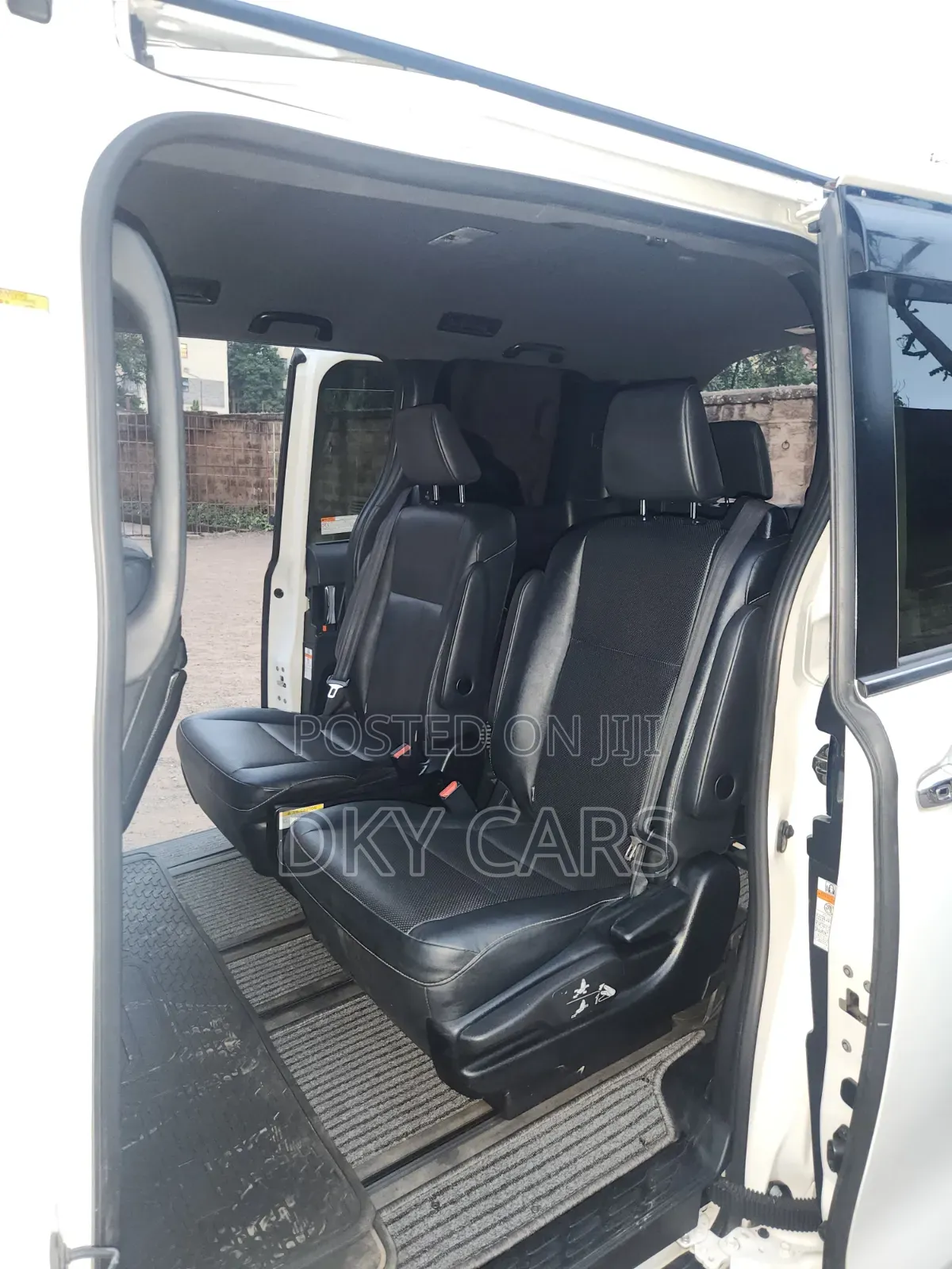 Toyota Esquire 2018 White
