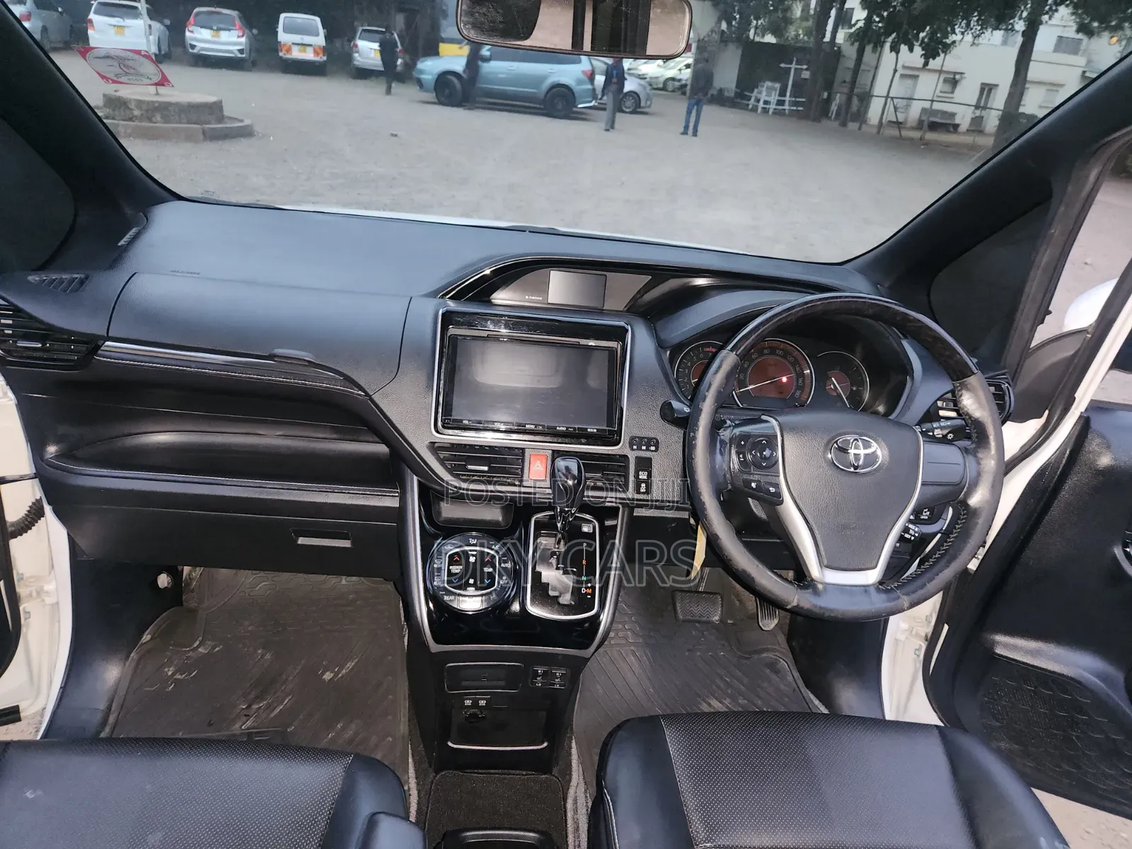 Toyota Esquire 2018 White