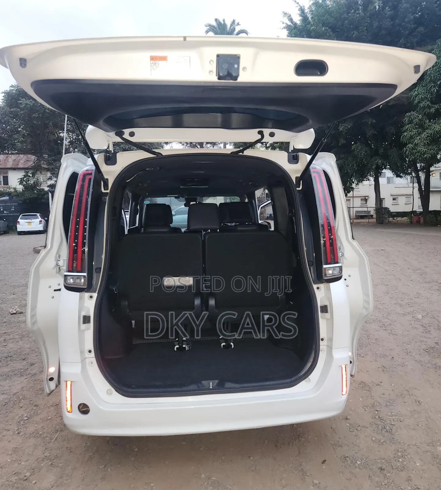 Toyota Esquire 2018 White