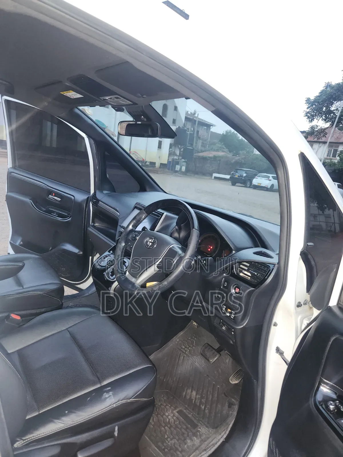 Toyota Esquire 2018 White