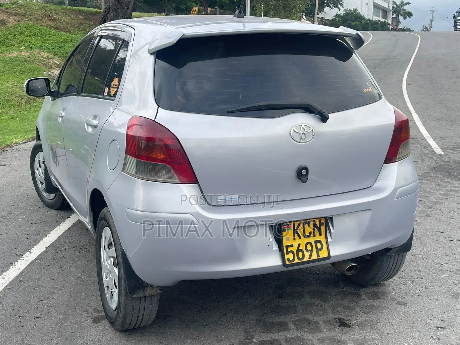 Toyota Vitz 2010 Silver