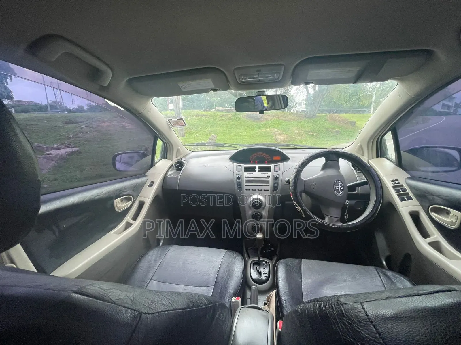 Toyota Vitz 2010 Silver