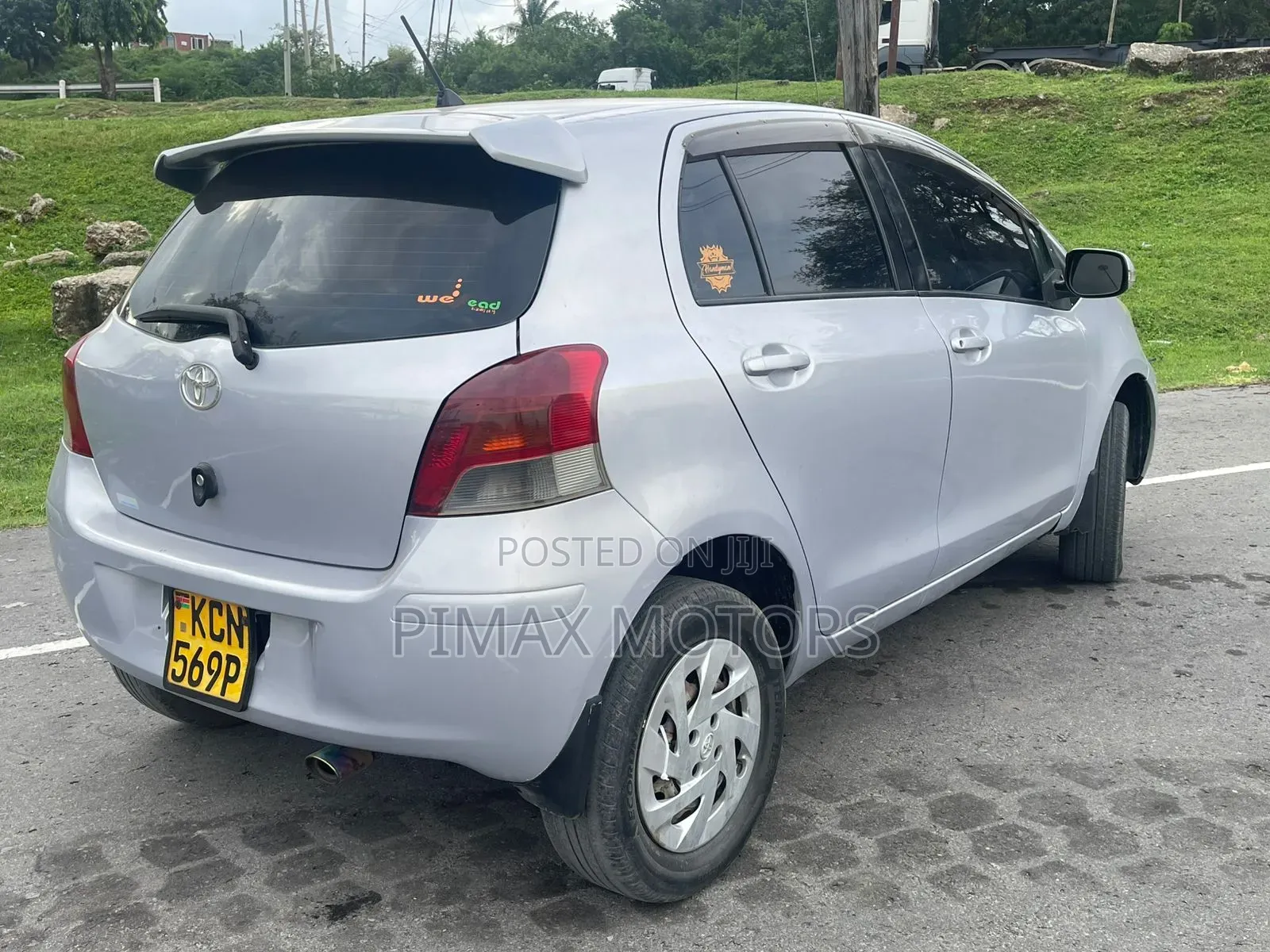 Toyota Vitz 2010 Silver
