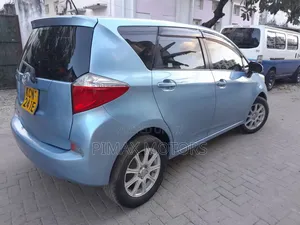Toyota Ractis 2011 Blue