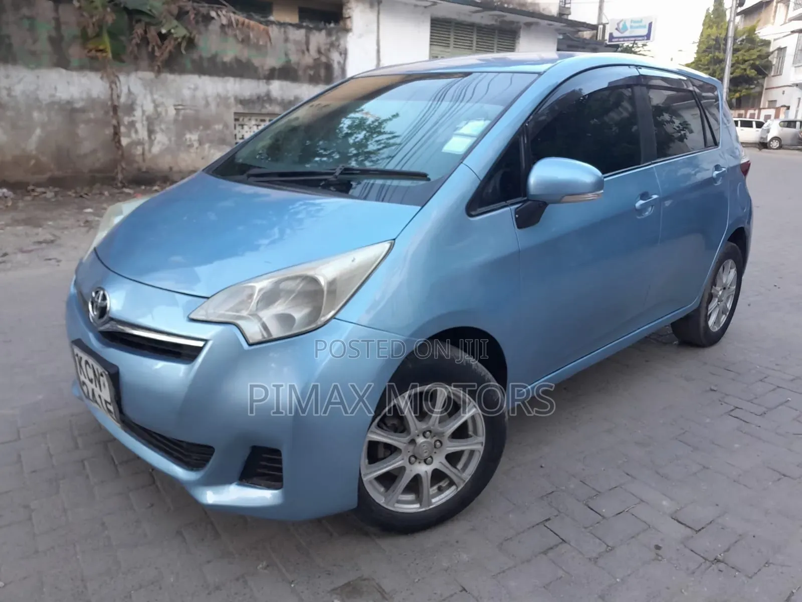 Toyota Ractis 2011 Blue