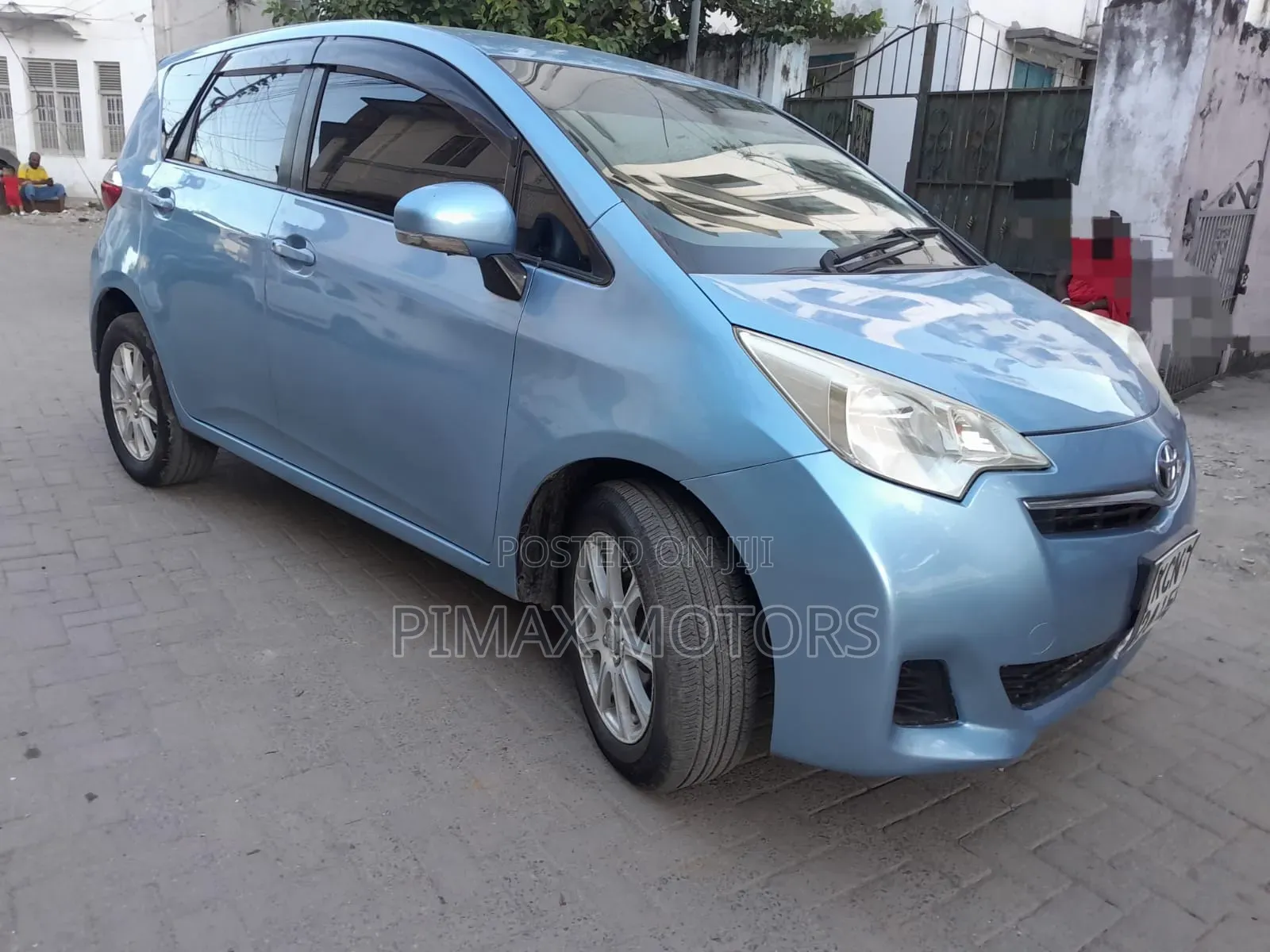 Toyota Ractis 2011 Blue