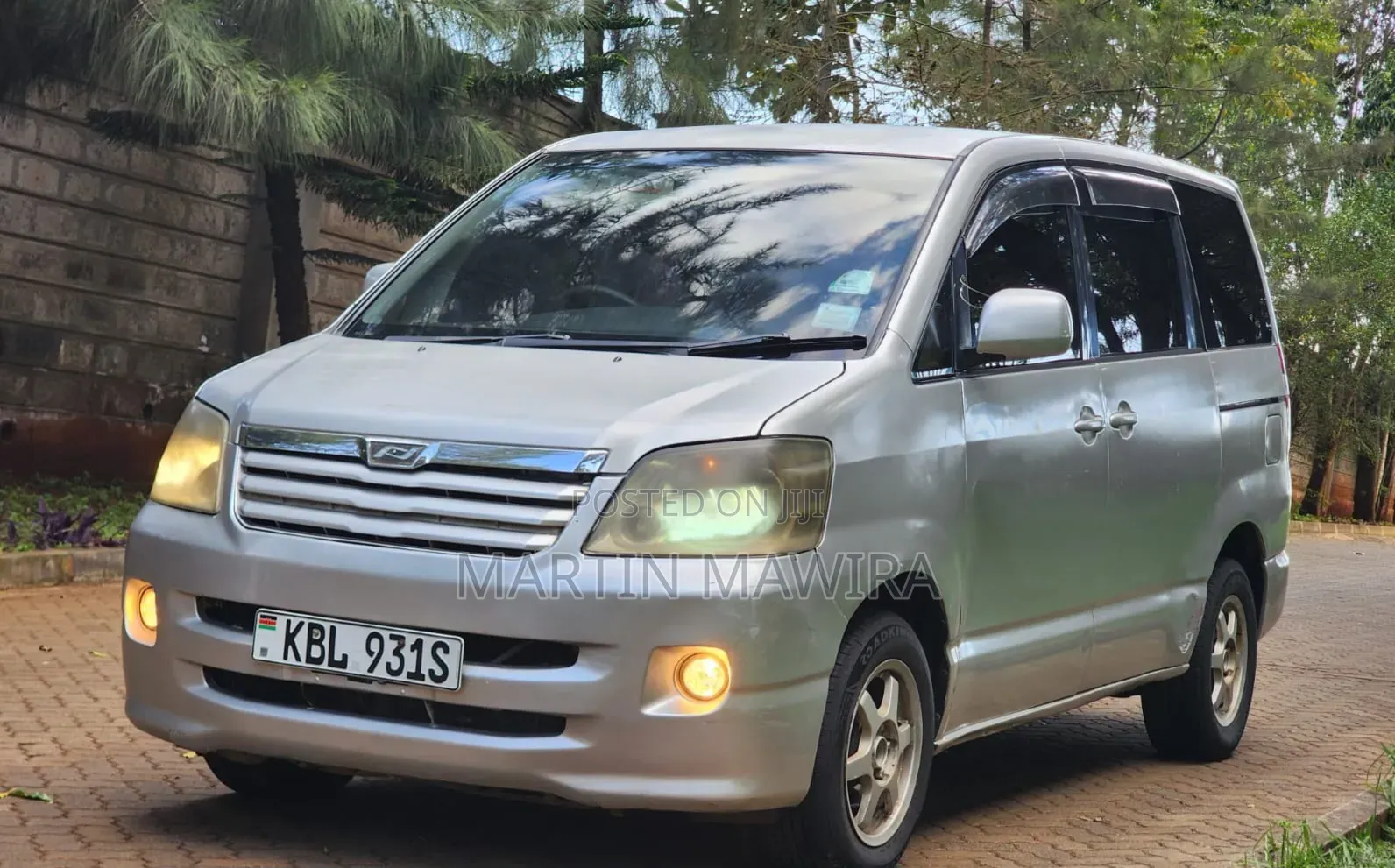 Toyota Noah 2003 Silver