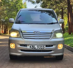Toyota Noah 2003 Silver