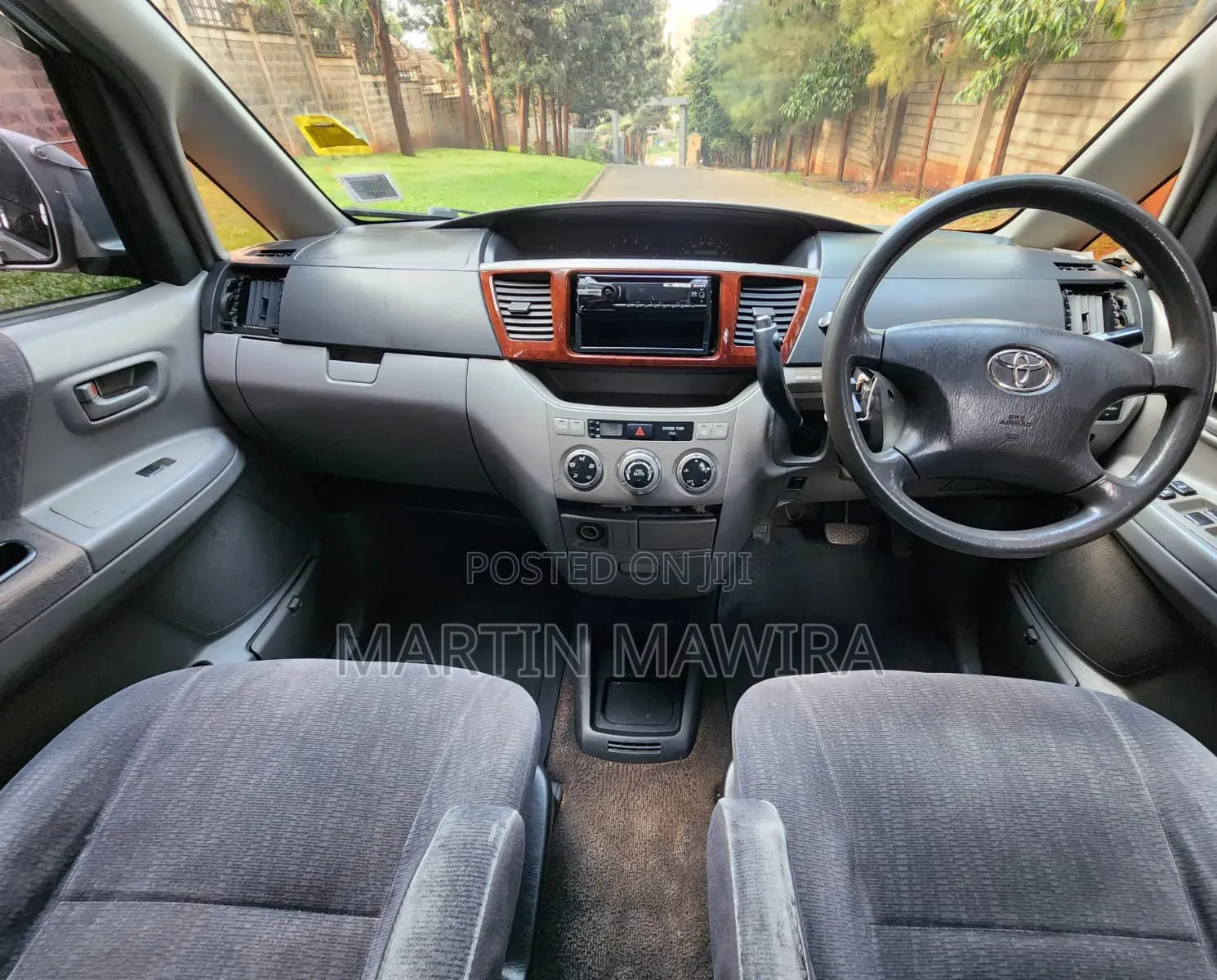 Toyota Noah 2003 Silver