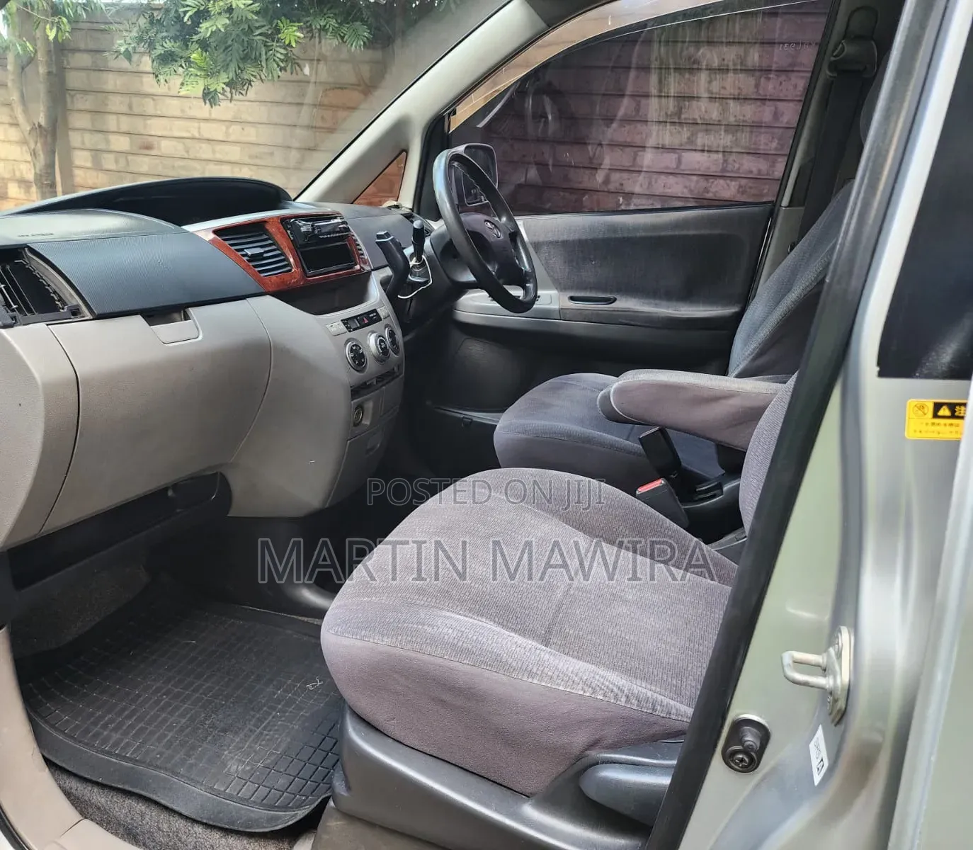 Toyota Noah 2003 Silver