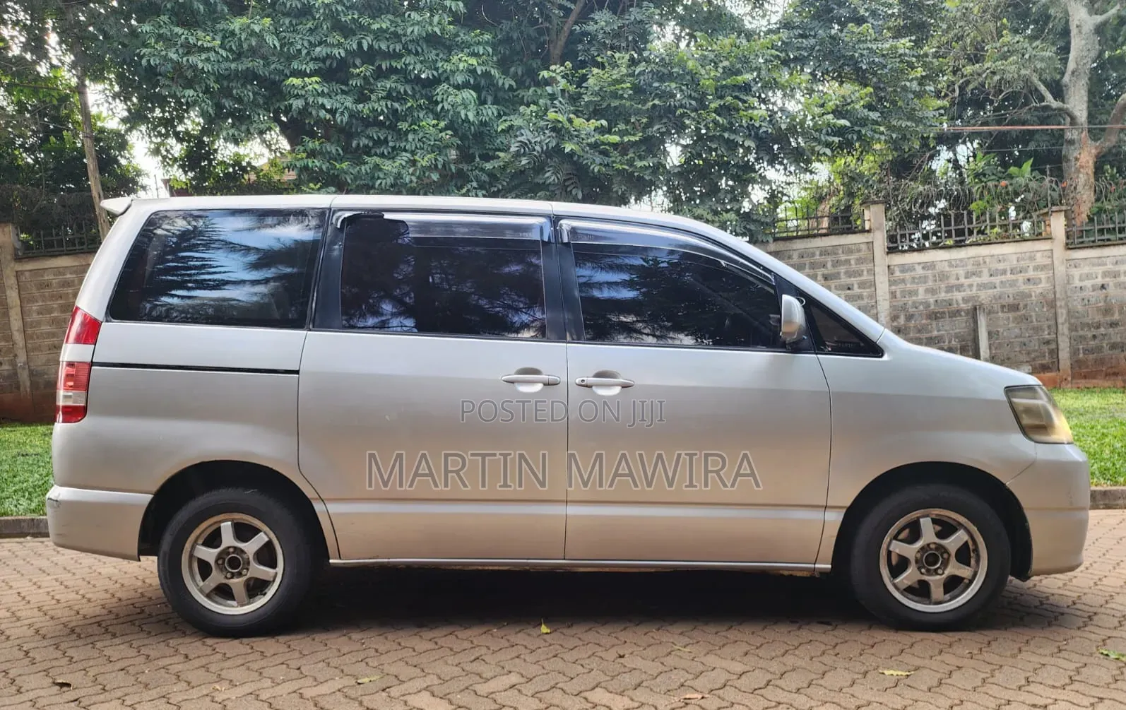 Toyota Noah 2003 Silver