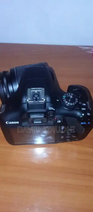 Camera Canon 2000d