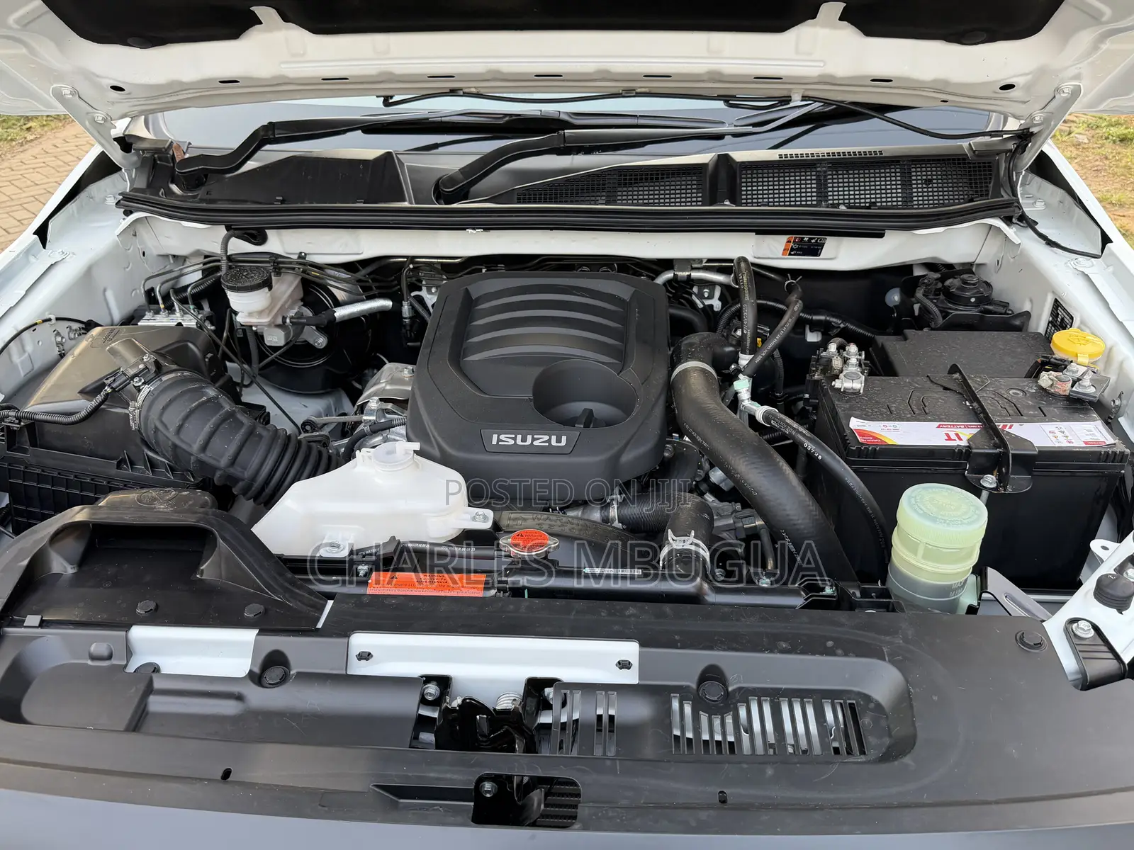New Isuzu D-MAX 2025 White
