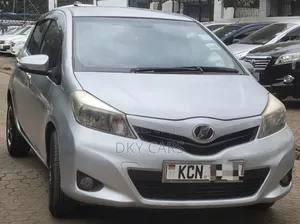 Toyota Vitz 2011 Silver