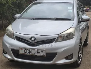 Toyota Vitz 2011 Silver