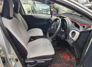 Toyota Vitz 2011 Silver