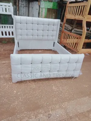 5x6 White Chester Bed