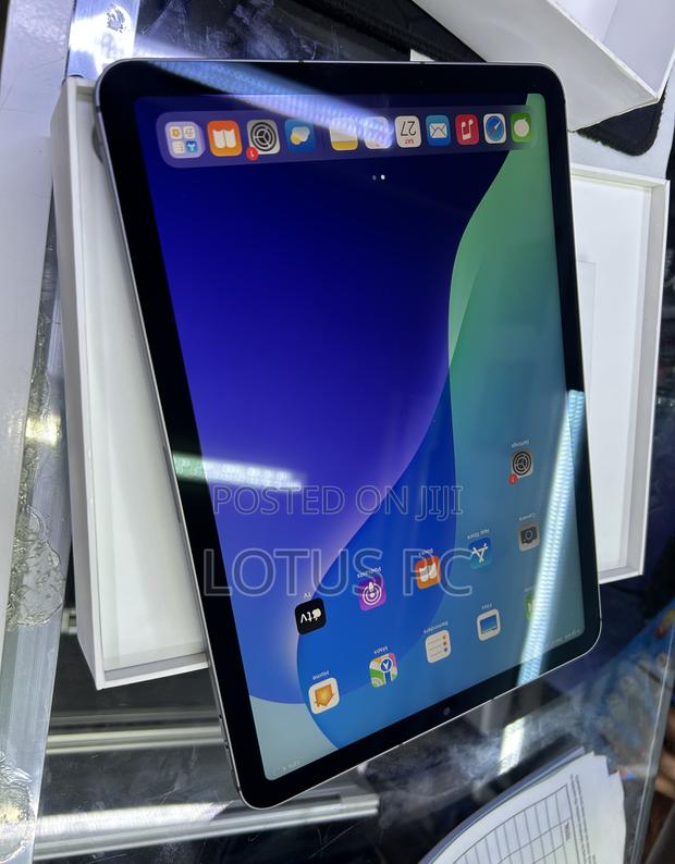 Apple iPad Air (2022) 64 GB Gray - thumbnail 2