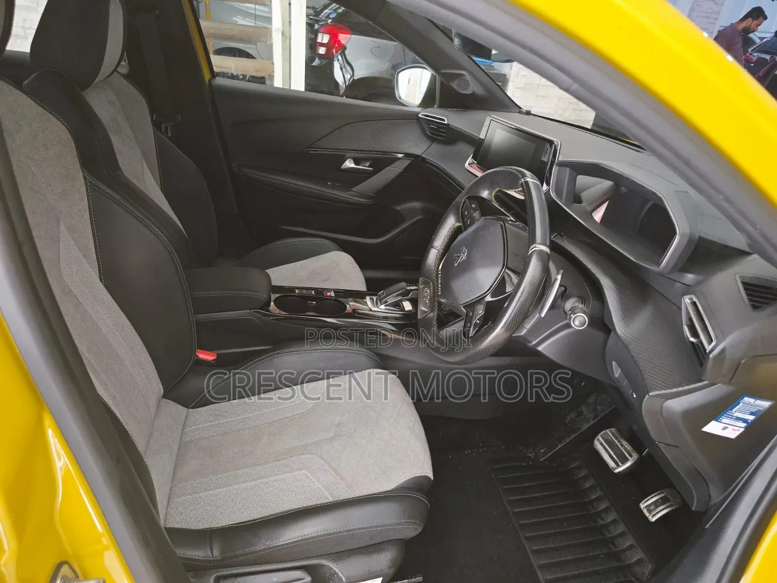 Peugeot 208 2020 Yellow