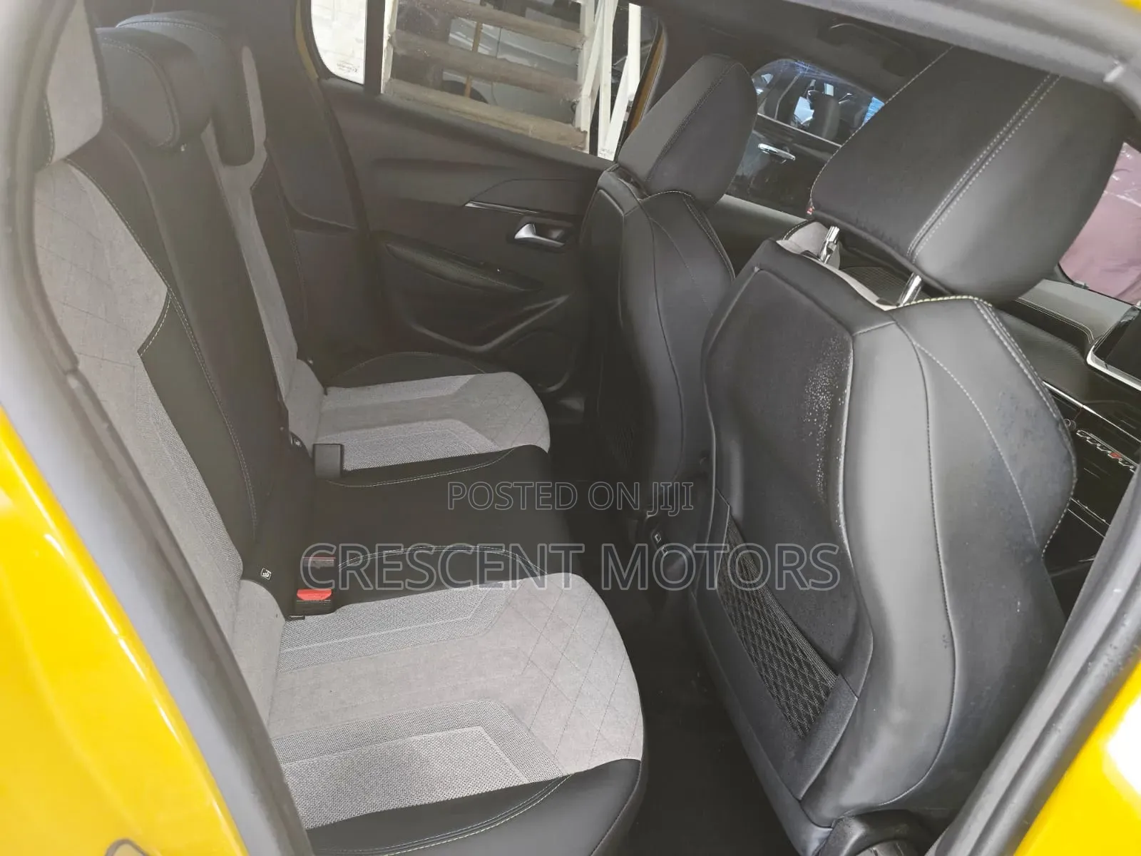 Peugeot 208 2020 Yellow