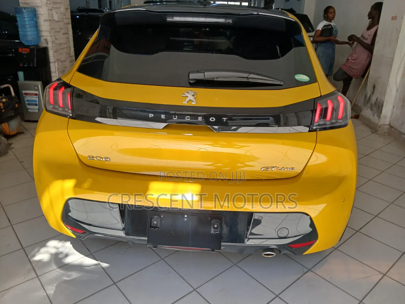 Peugeot 208 2020 Yellow