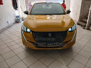Peugeot 208 2020 Yellow