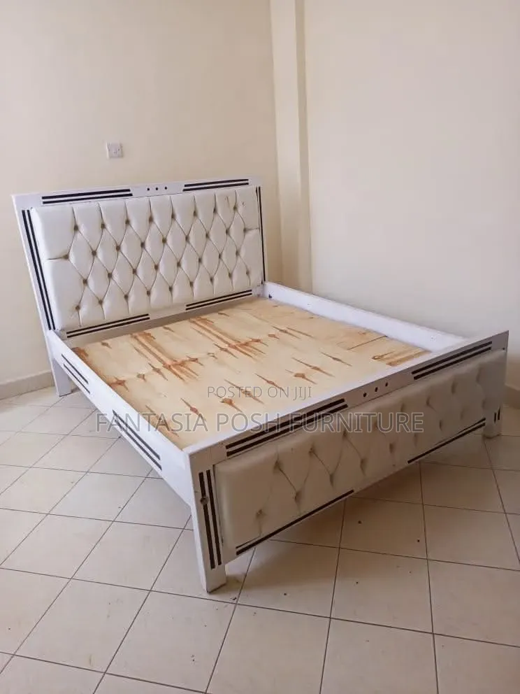 White 5x6 Padded Bed (Mocket Beds)