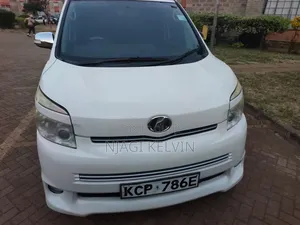 Toyota Noah 2010 White
