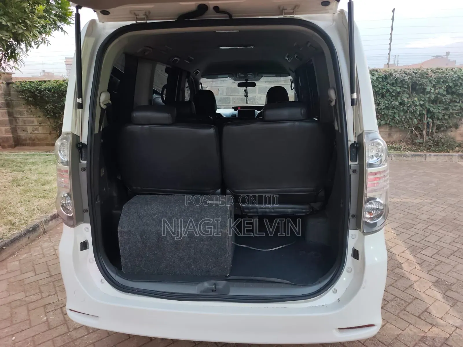 Toyota Noah 2010 White