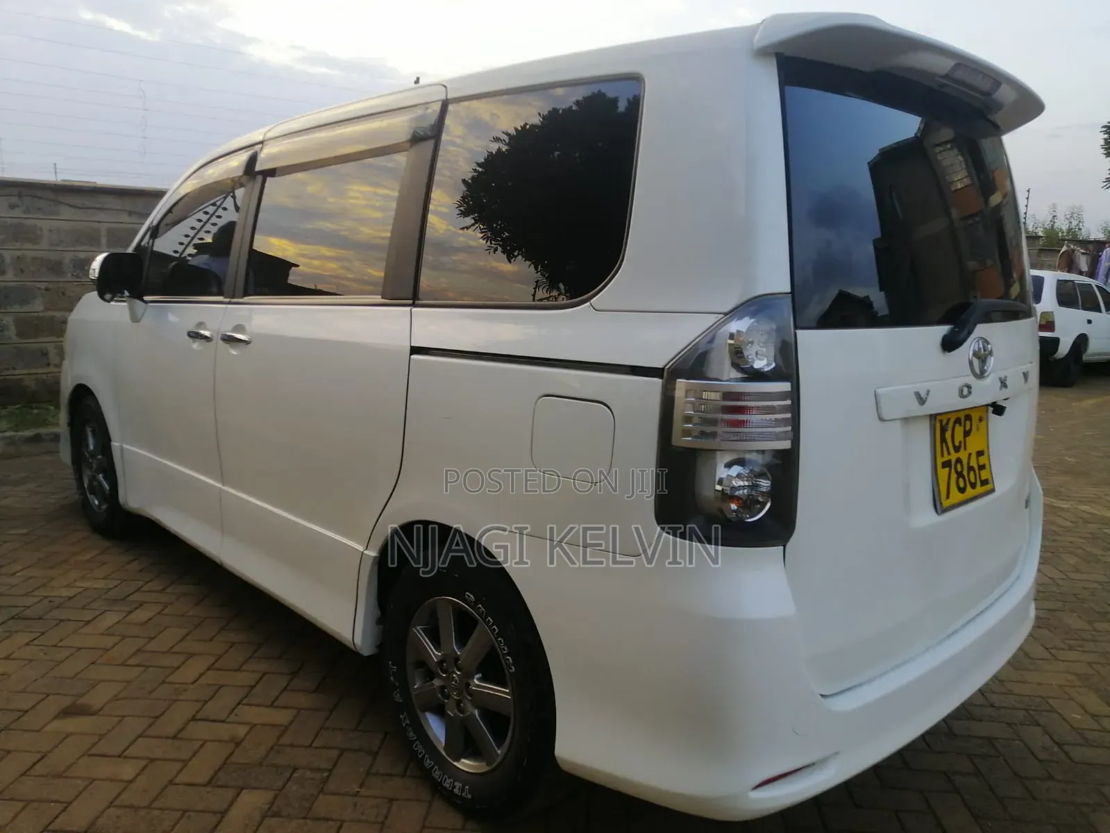 Toyota Noah 2010 White