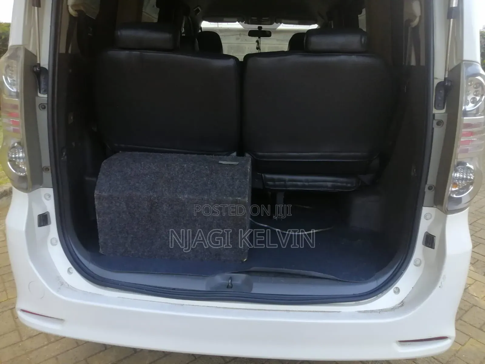 Toyota Noah 2010 White