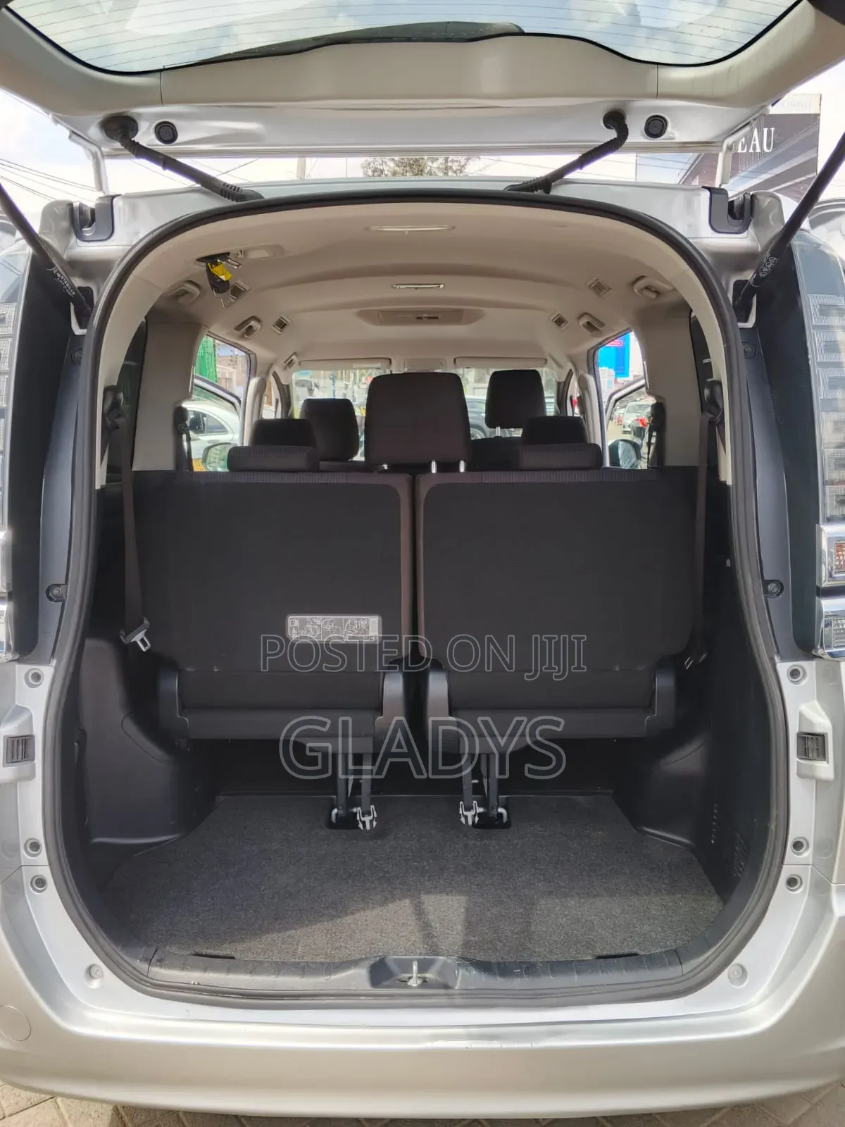 Toyota Voxy 2019