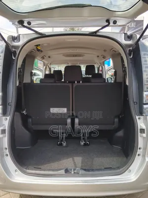Toyota Voxy 2019