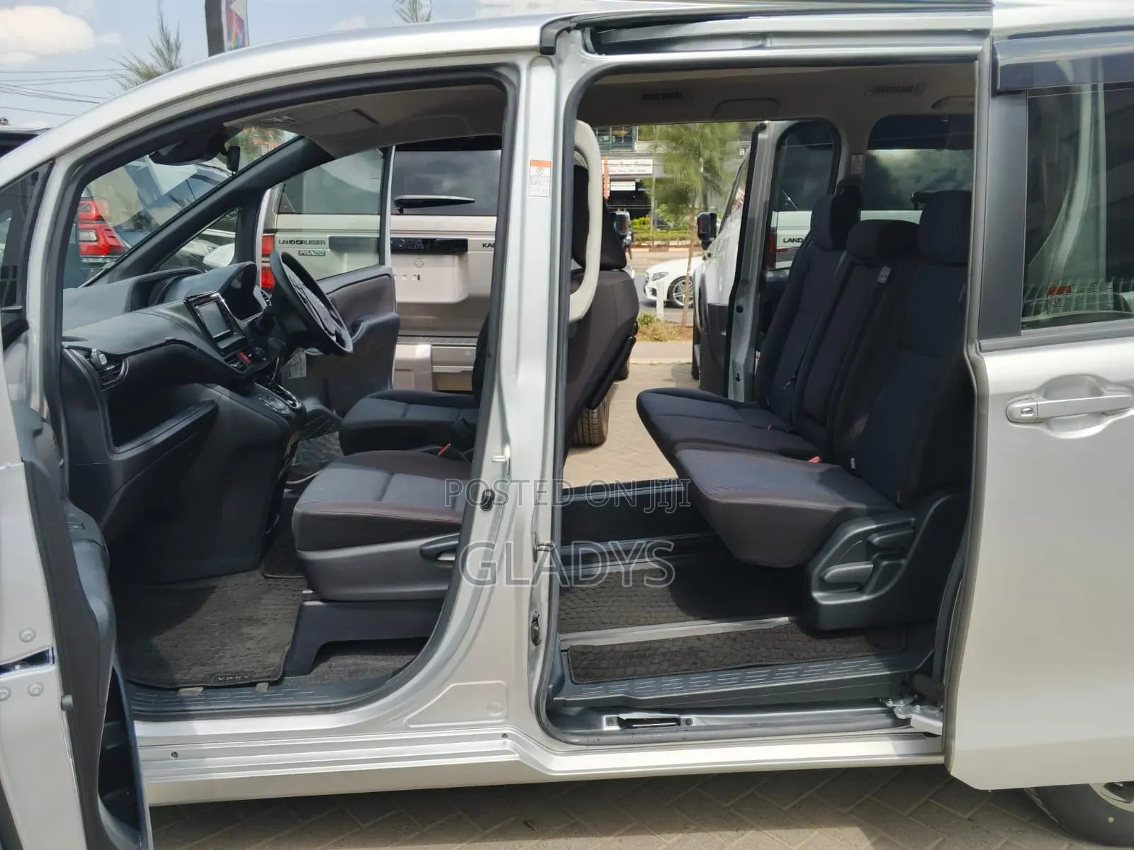 Toyota Voxy 2019