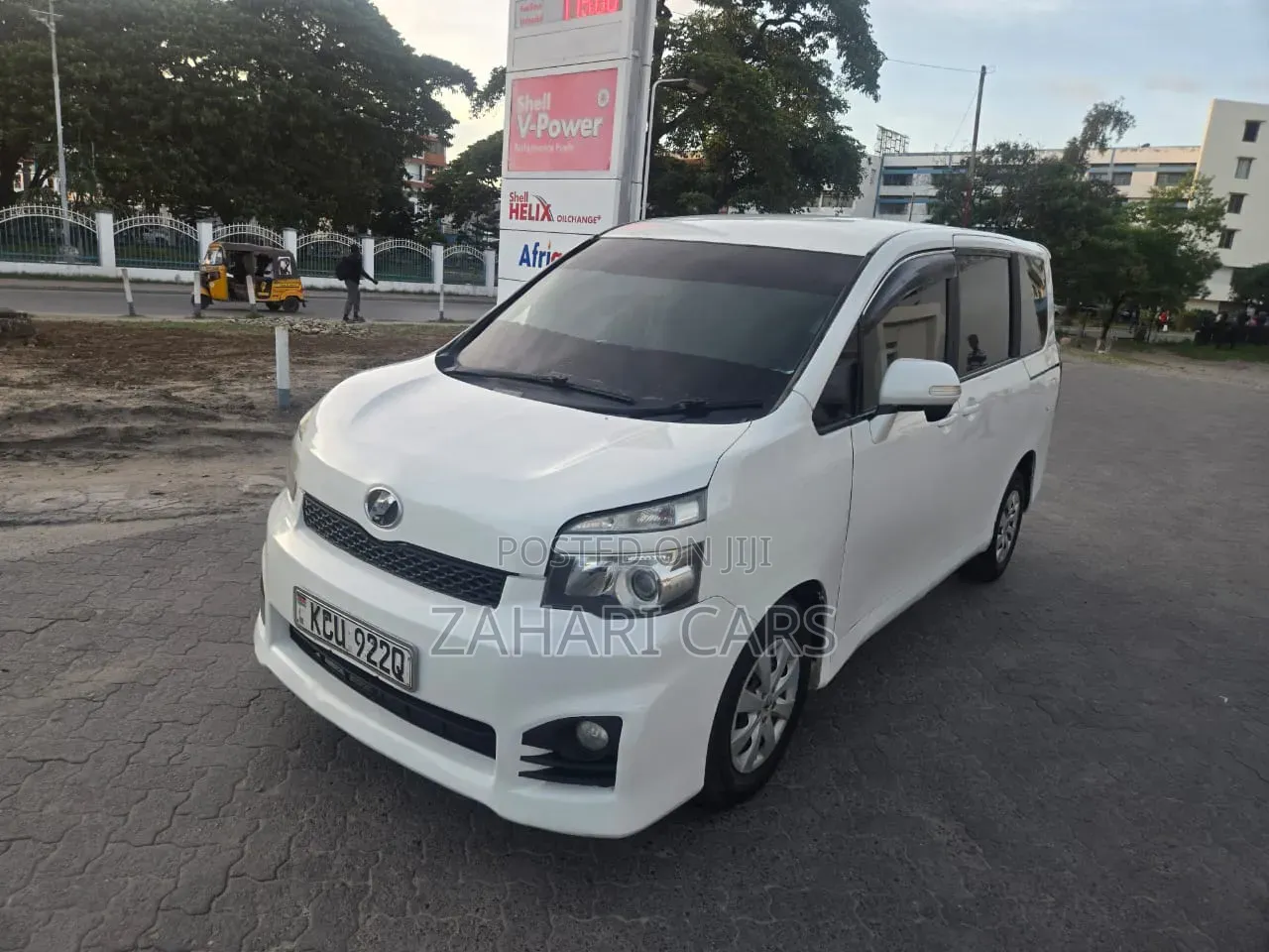 Toyota Voxy 2009 White