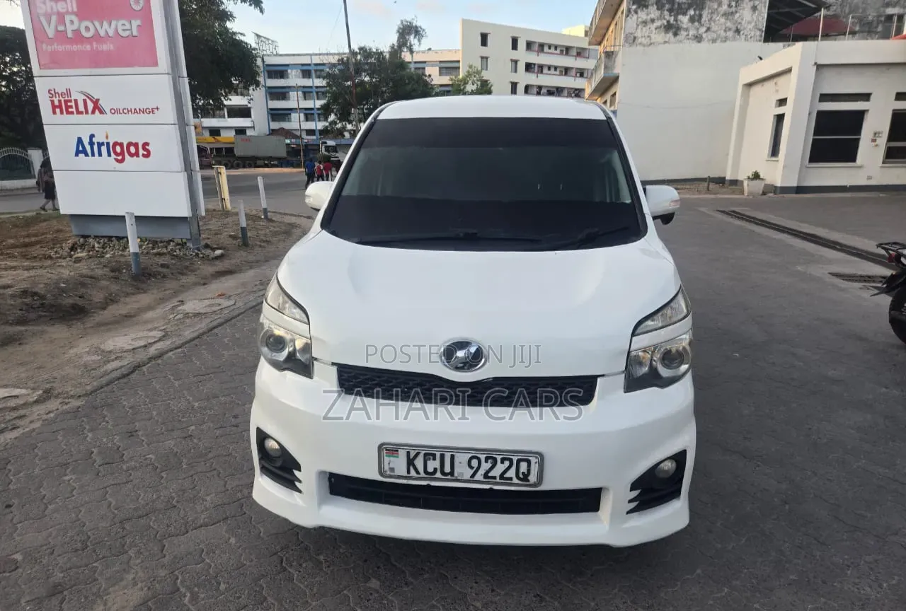 Toyota Voxy 2009 White