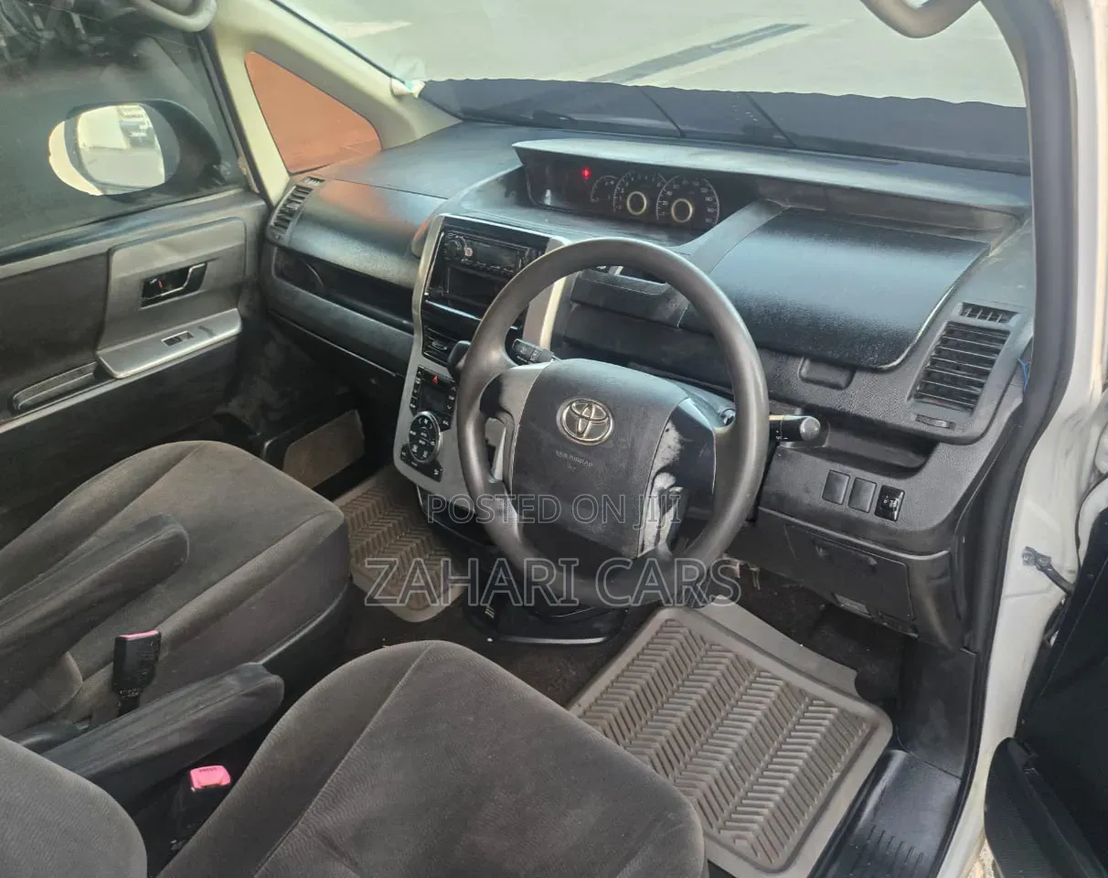 Toyota Voxy 2009 White
