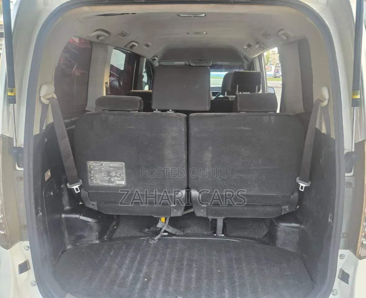 Toyota Voxy 2009 White