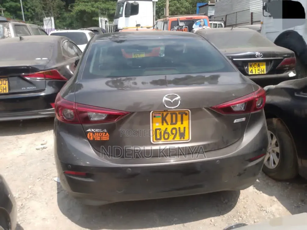 Mazda Axela 2018 Brown