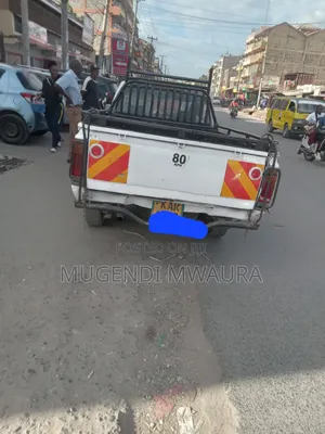 Nissan Pick-Up 2006 White